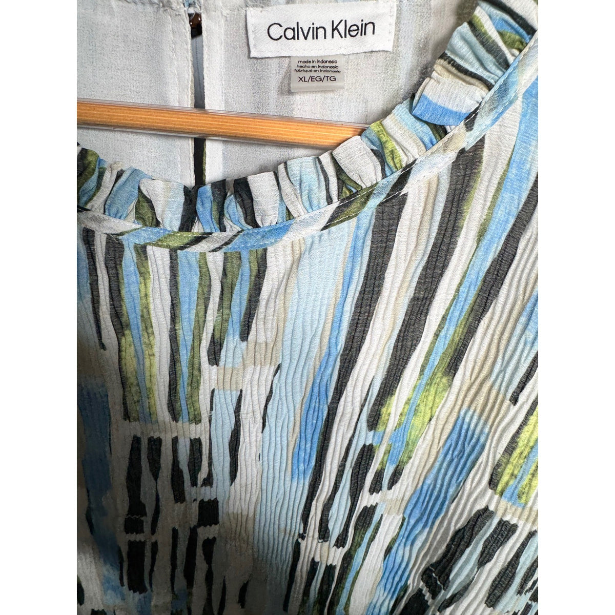 Calvin Klein Womens XL Blue Green Abstract Plisse Ruffle Neck Shell Top S54T998F