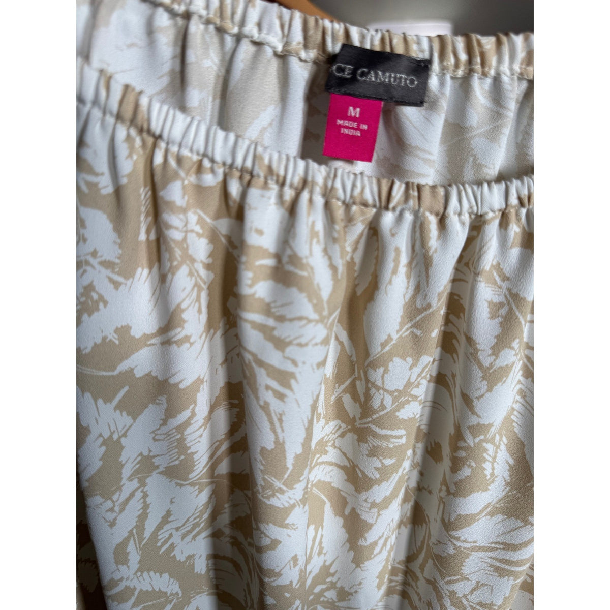 Vince Camuto Women Tan White Leaf Print Off Shoulder Blouson Tie Hem Blouse M