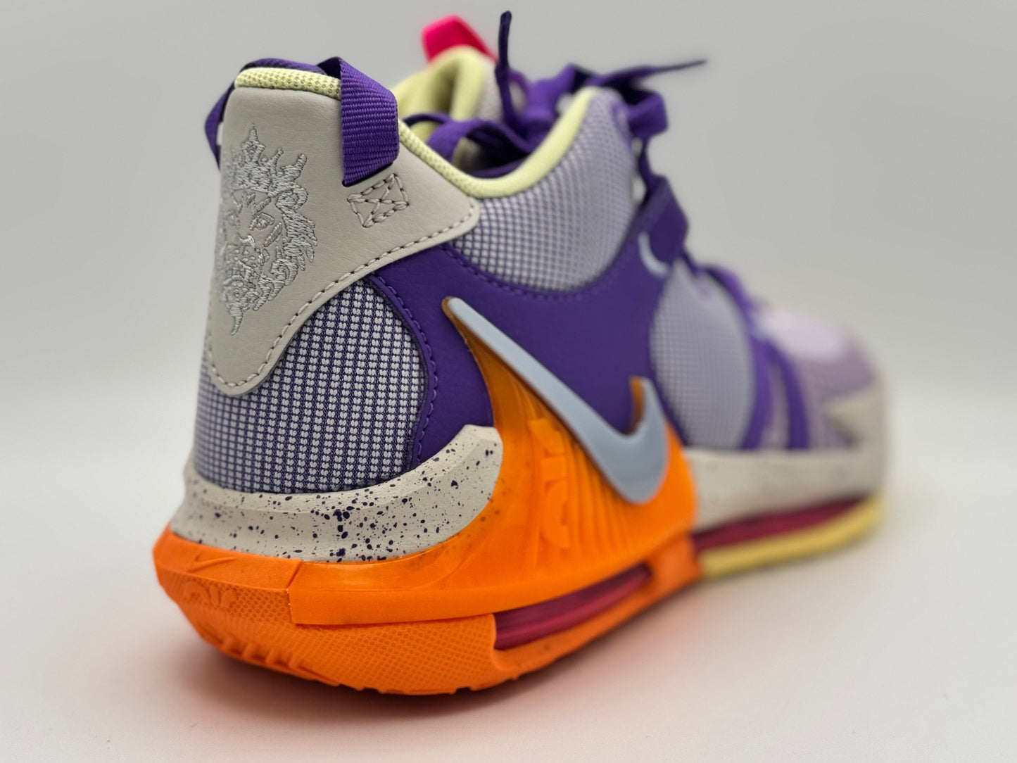 LeBron Witness VII (GS) Unisex Sneakers Lt Orewood Ben/Cobalt Bliss