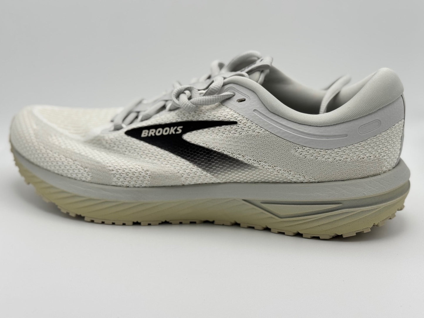 Size 10-Brooks Revel 7 Men's Sneakers White/Pelican/Black - Box Slightly Damaged