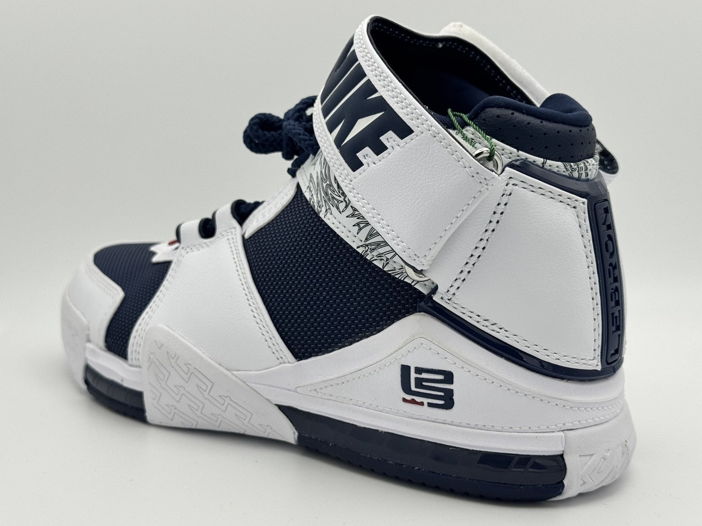 Nike Zoom LeBron 2 Retro 2022 Men's Sneakers – USA White/Midnight Navy (Size 7)